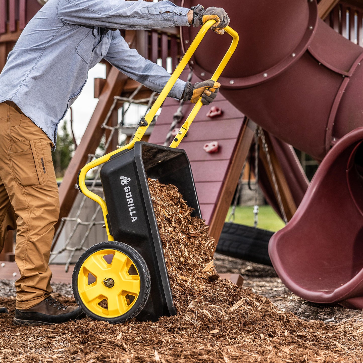 GORILLA CARTS 136KG YARD CADDY