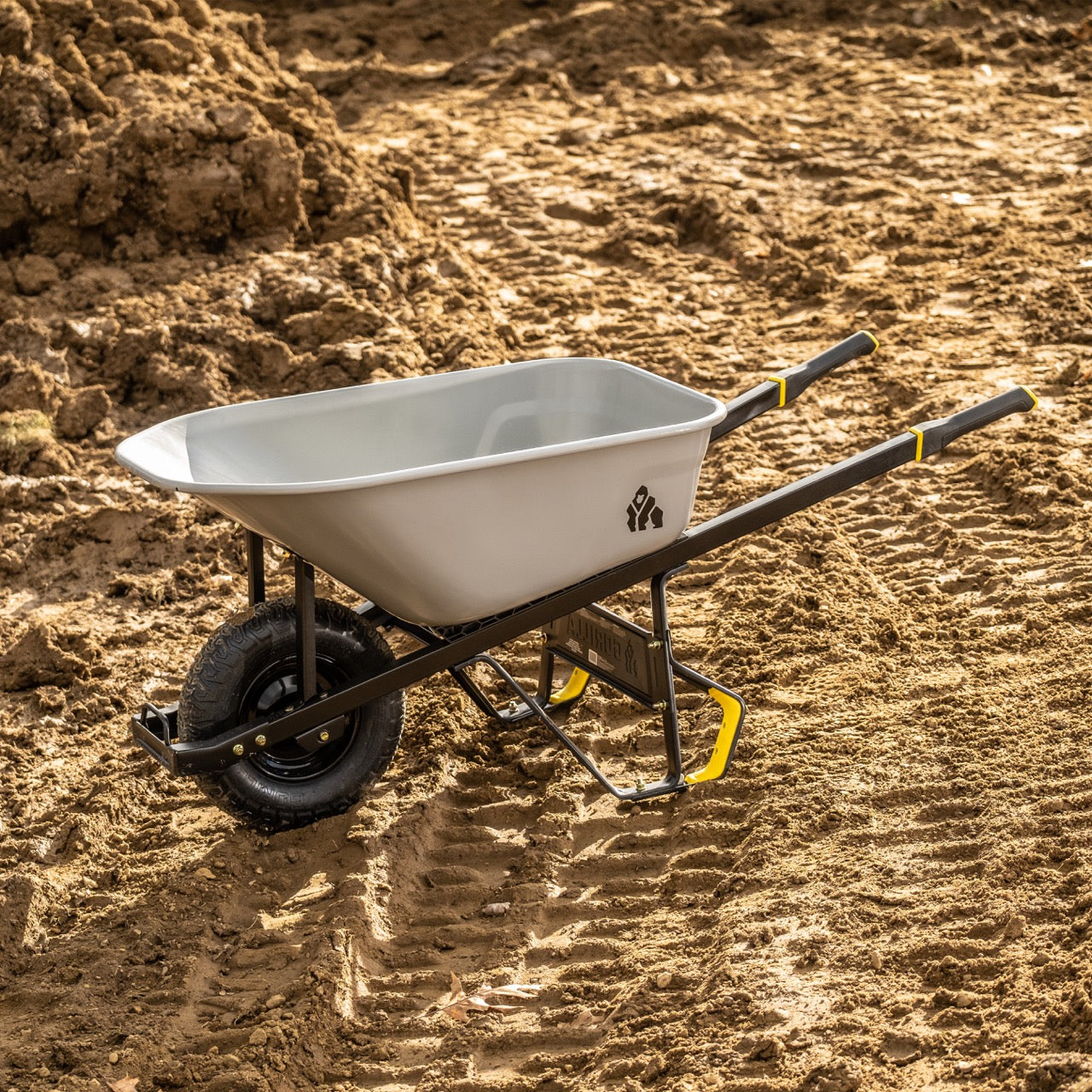 GORILLA XXD WHEELBARROW